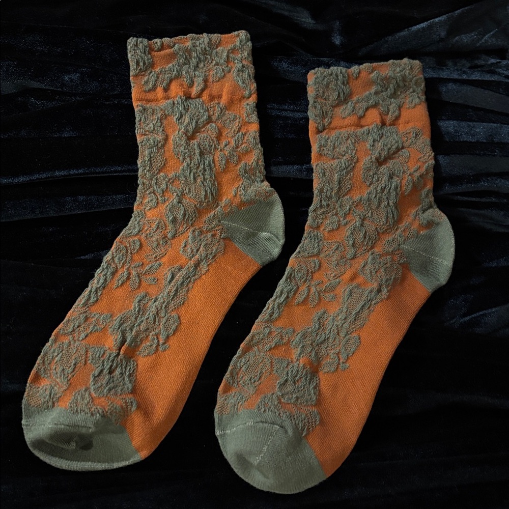 Gifts or Anyone🎁Vintage-inspired Floral Socks